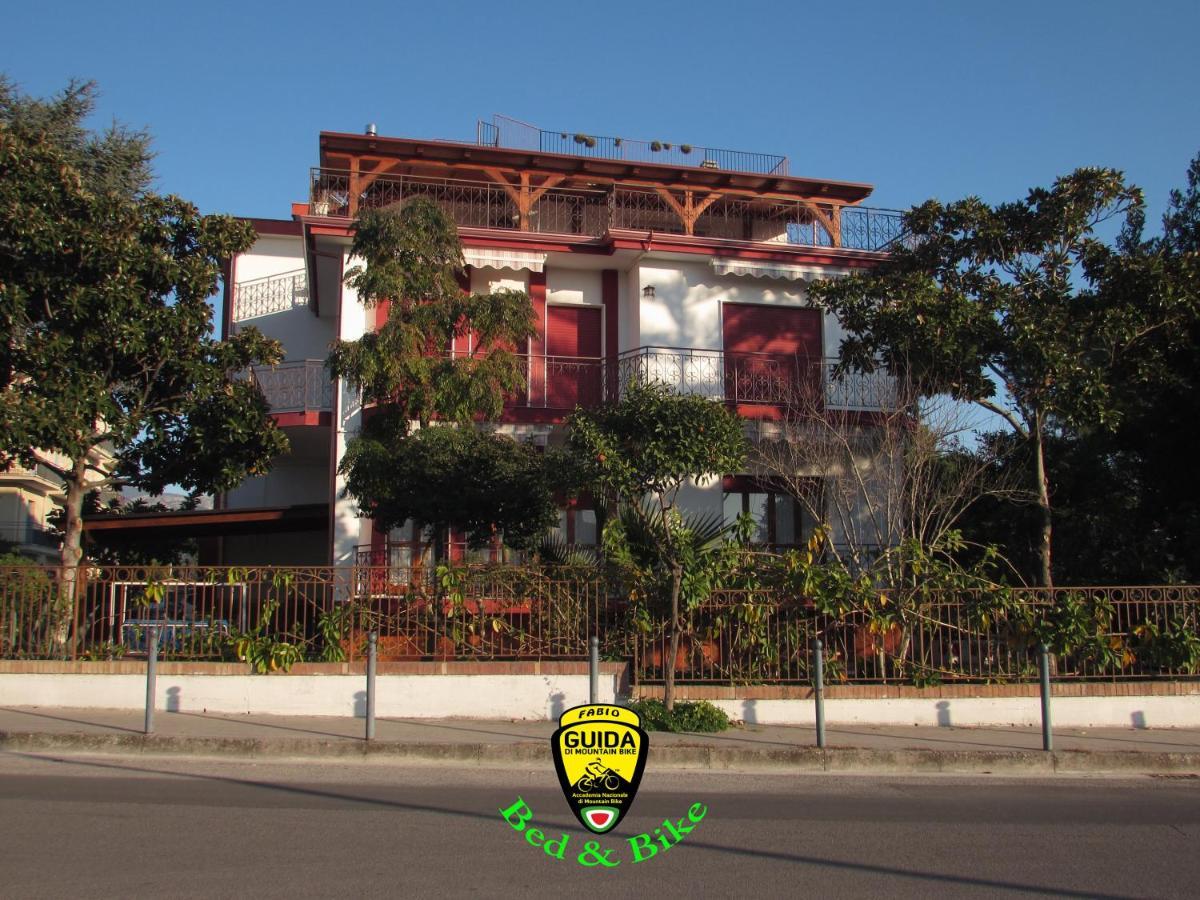 Villa Claudianna Bed & Bike Paestum Exterior foto